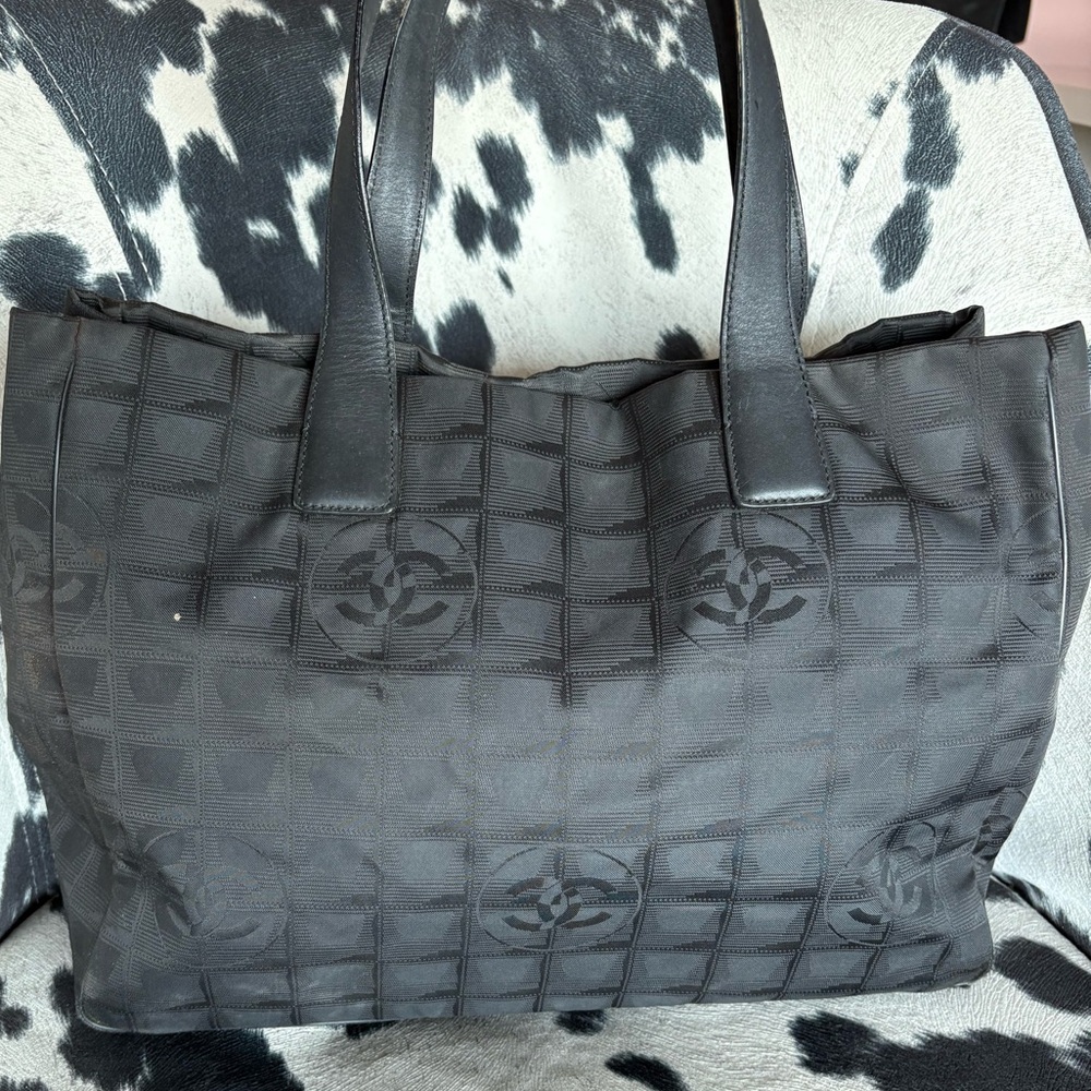 #125 CHANEL Black Travel Line Tote 6939320 Beautiful!